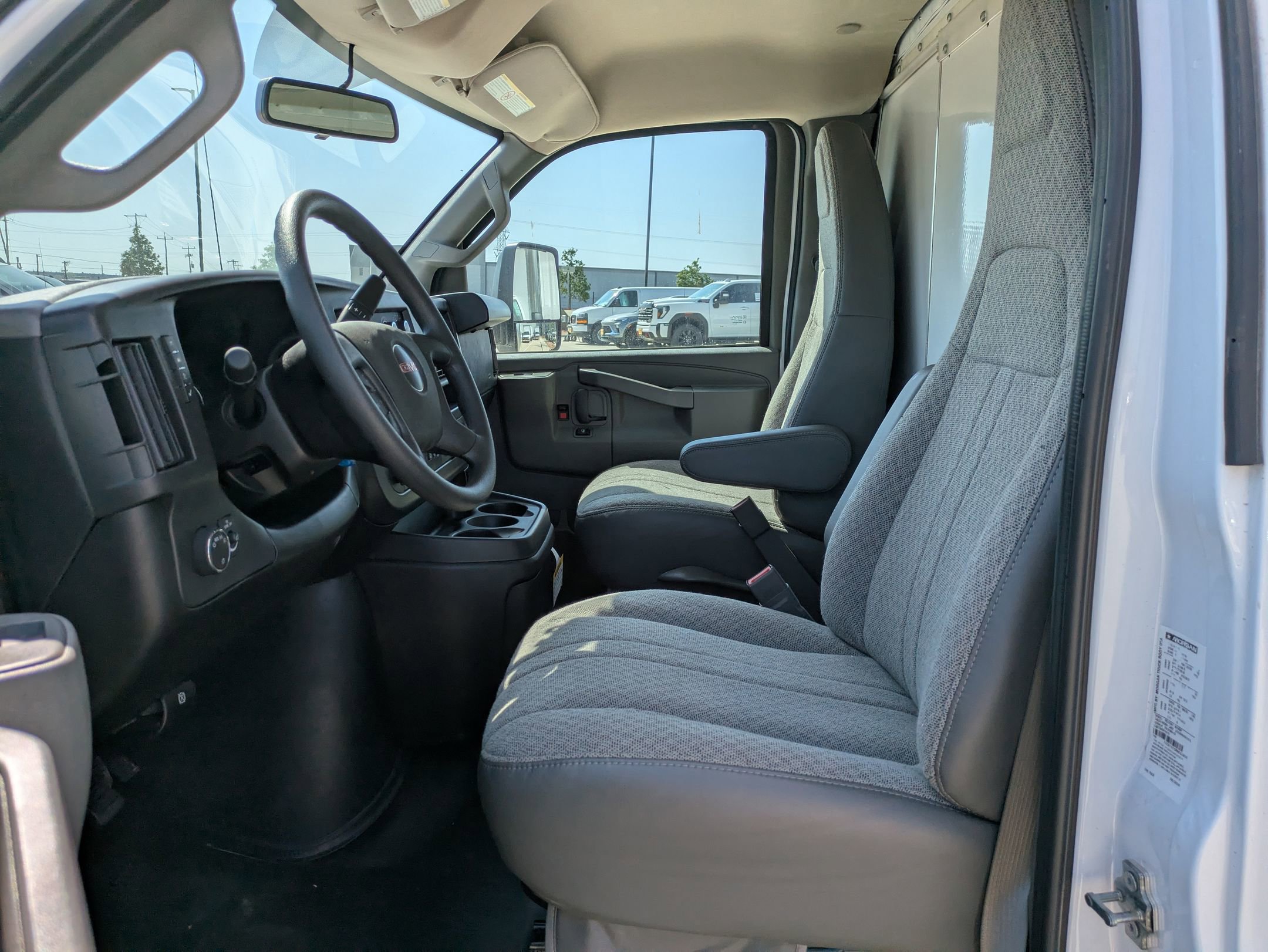 2024 Gmc Savana Cutaway 3500 photo 11