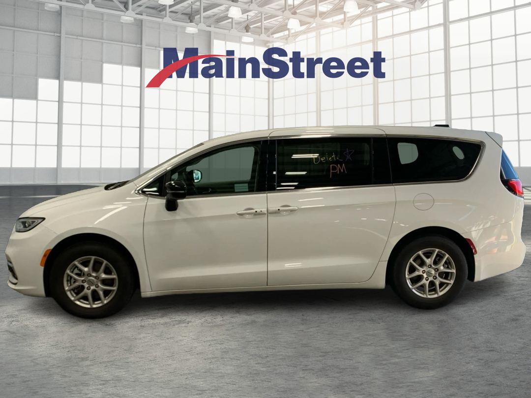 Used 2024 Chrysler Pacifica Touring L with VIN 2C4RC1BG3RR167521 for sale in Kansas City