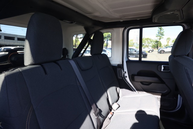 2024 Jeep Wrangler Sahara photo 16