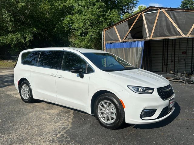 2025 Chrysler Pacifica photo 2
