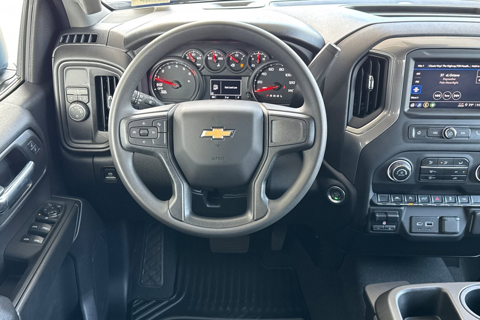 2025 Chevrolet Silverado 1500 Custom photo 13