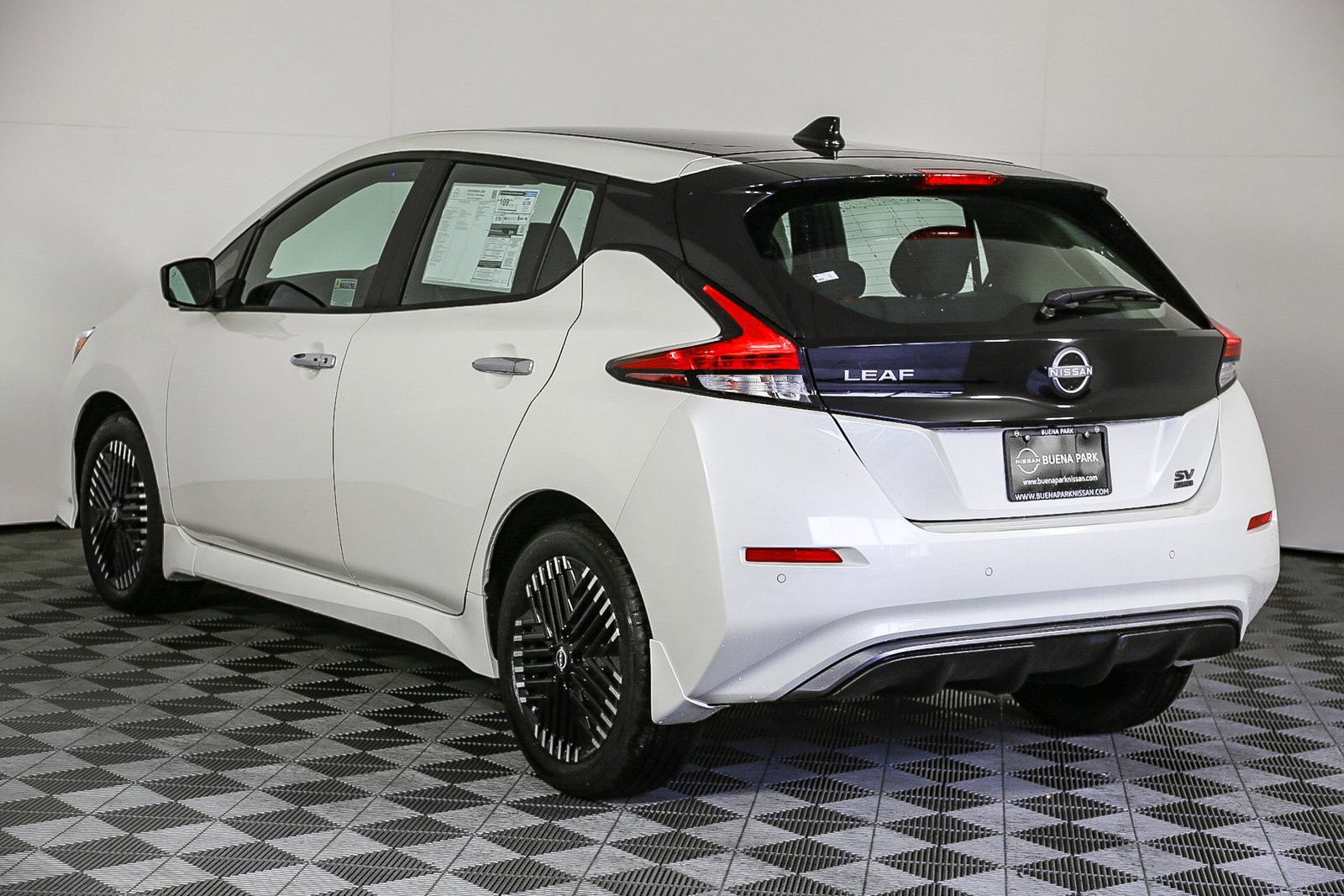 2025 Nissan Leaf SV Plus photo 5