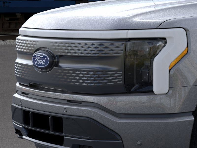 2025 Ford F-150 Lightning photo 16