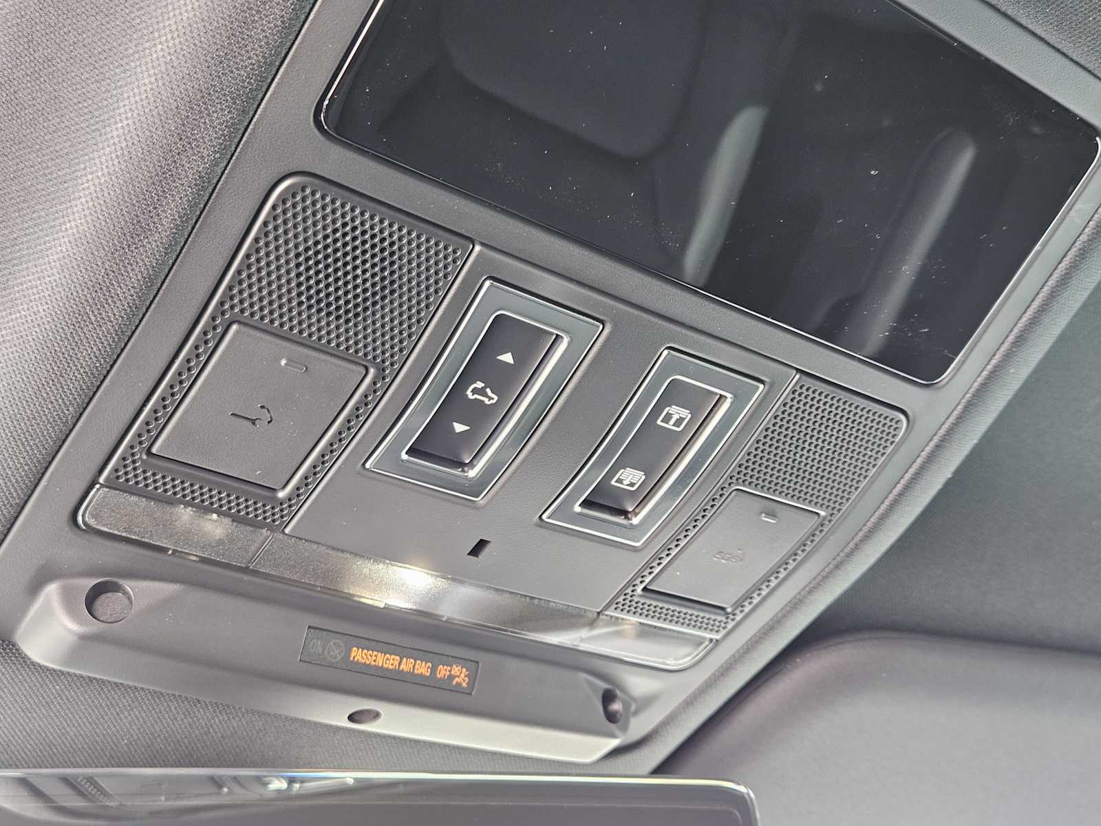 2025 Land Rover Defender 90 X-Dynamic SE photo 19