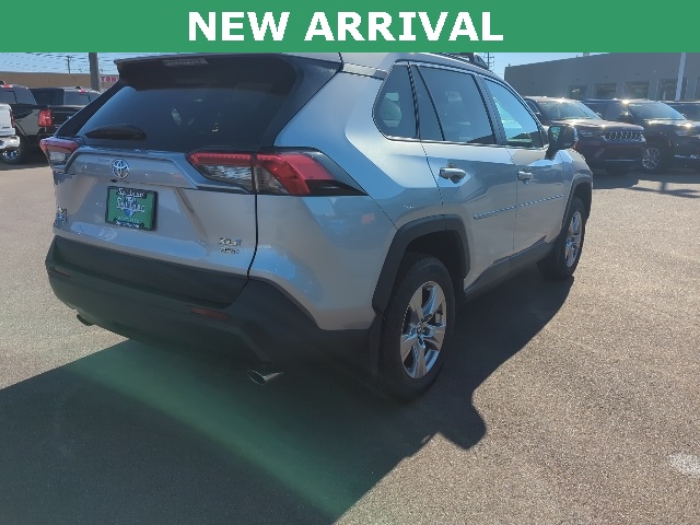 2022 Toyota RAV4 XLE photo 3