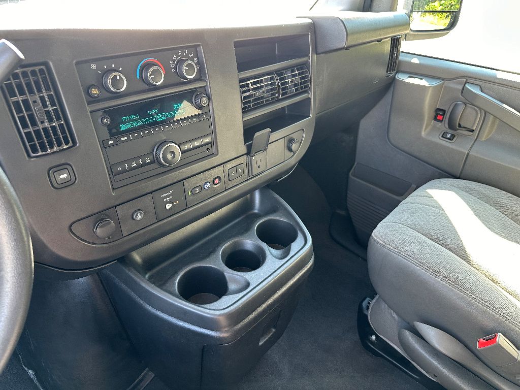 2019 Chevrolet Express Passenger 3500 LT photo 20