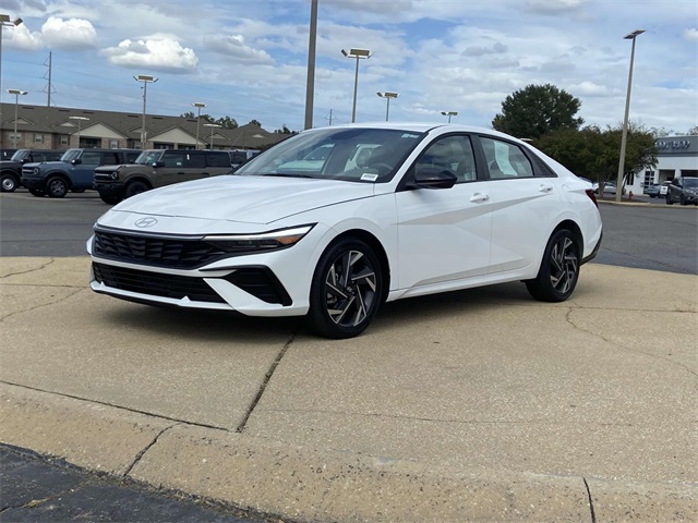 2025 Hyundai Elantra SEL Sport photo 4