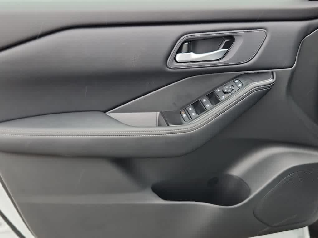 2026 Nissan Rogue SV photo 12