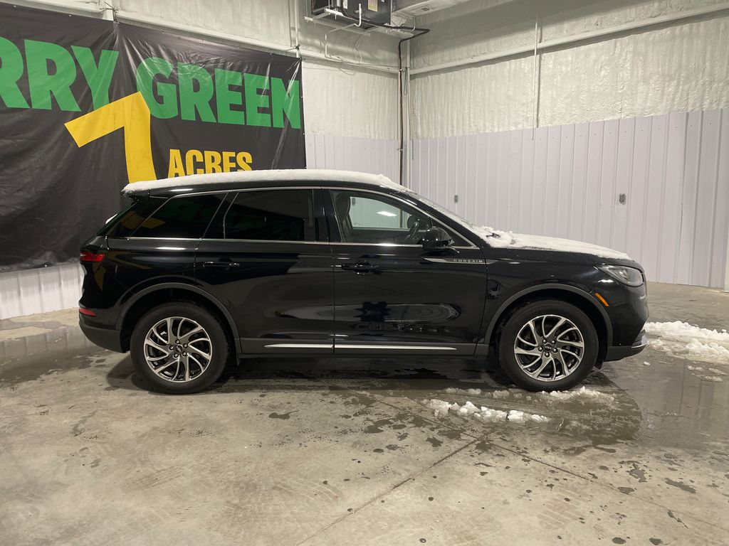 2021 Lincoln Corsair Standard photo 2