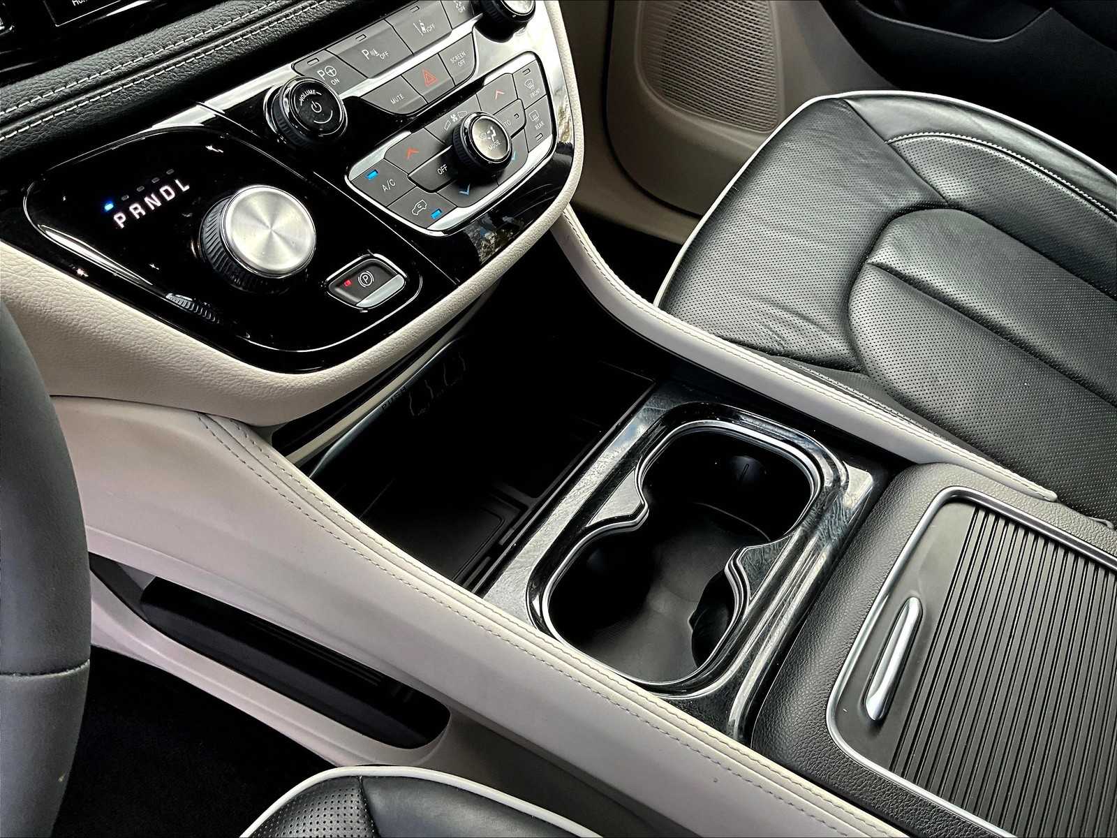 2023 Chrysler Pacifica Hybrid Limited photo 21