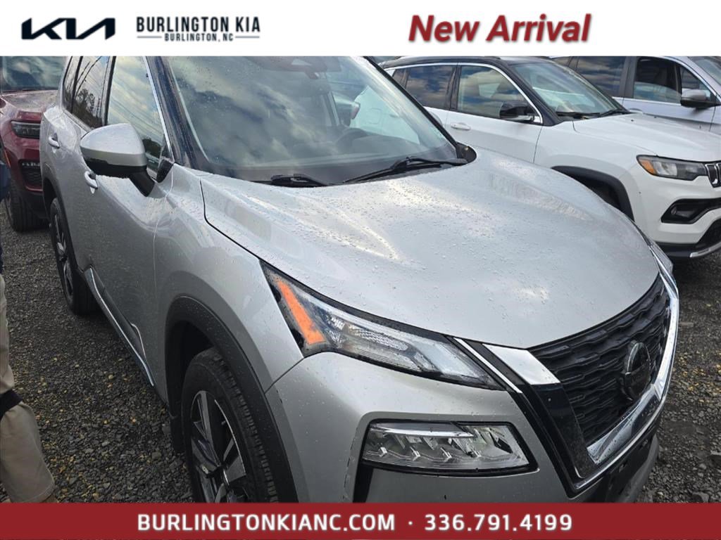 2021 Nissan Rogue SL's photo