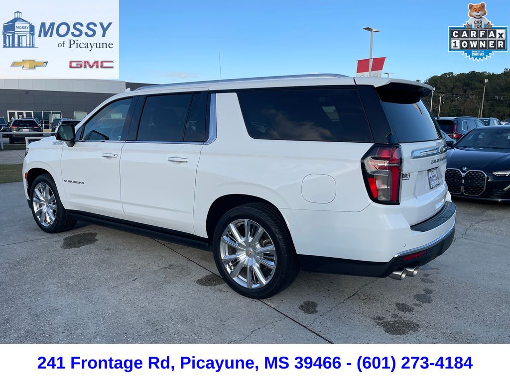 2022 Chevrolet Suburban High Country photo 3