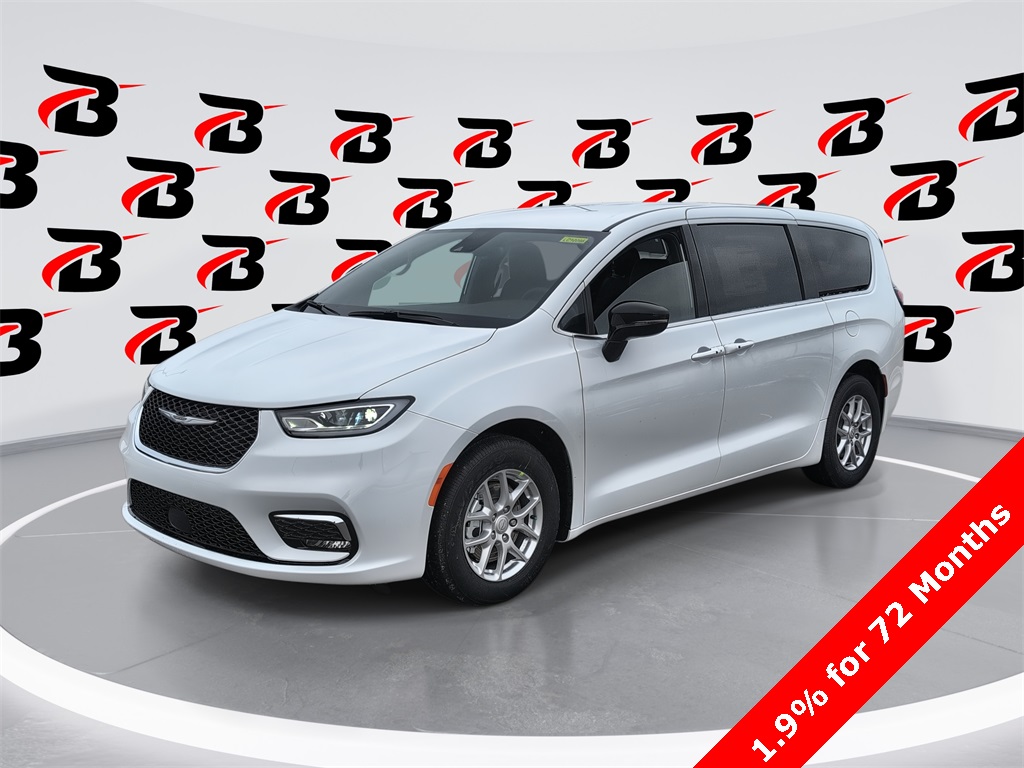 2026 Chrysler Pacifica Select's photo