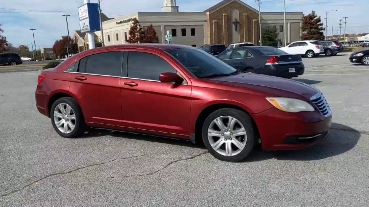 2011 Chrysler 200 Touring photo 2