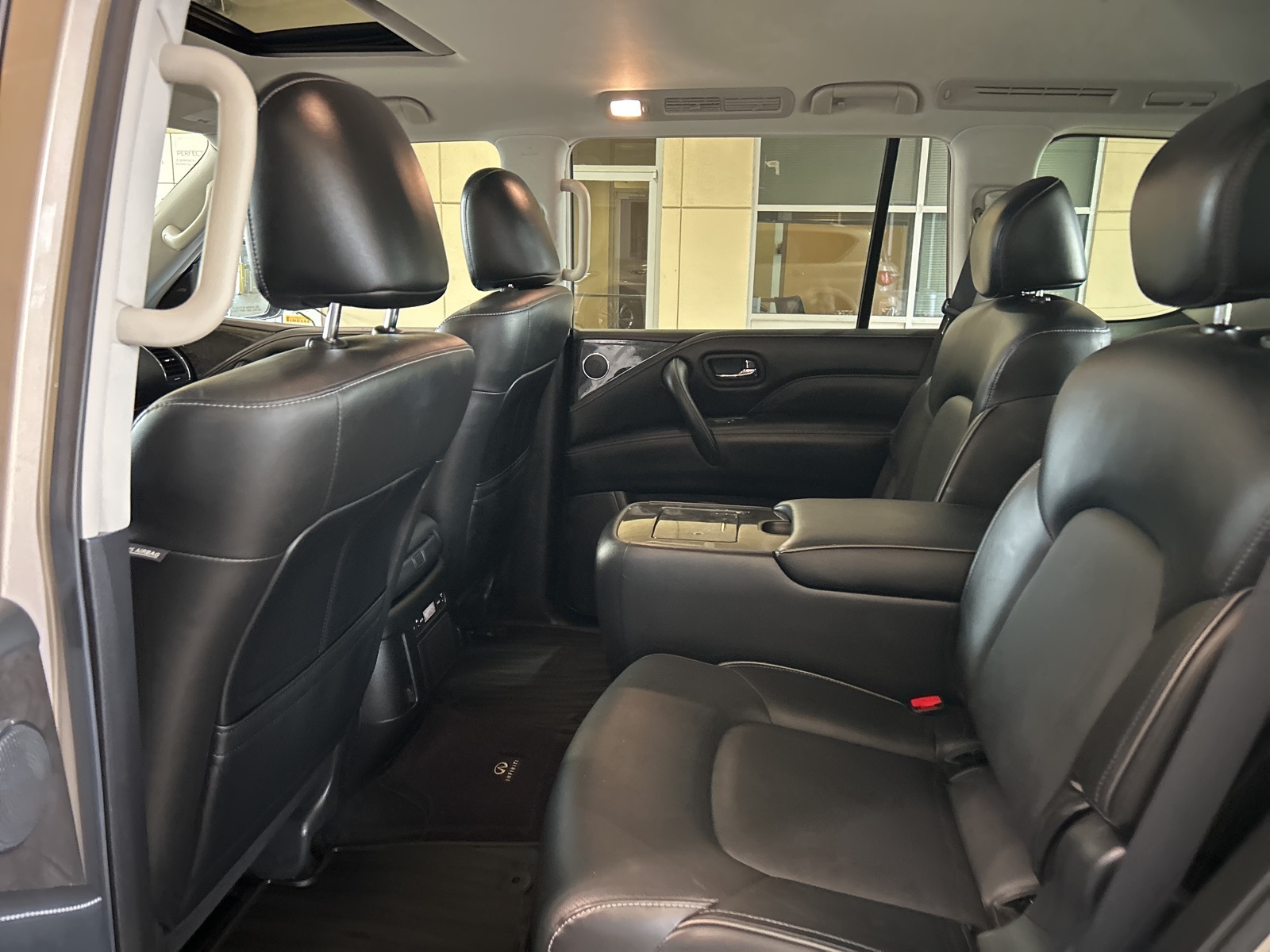 2021 Infiniti QX80 Luxe photo 7