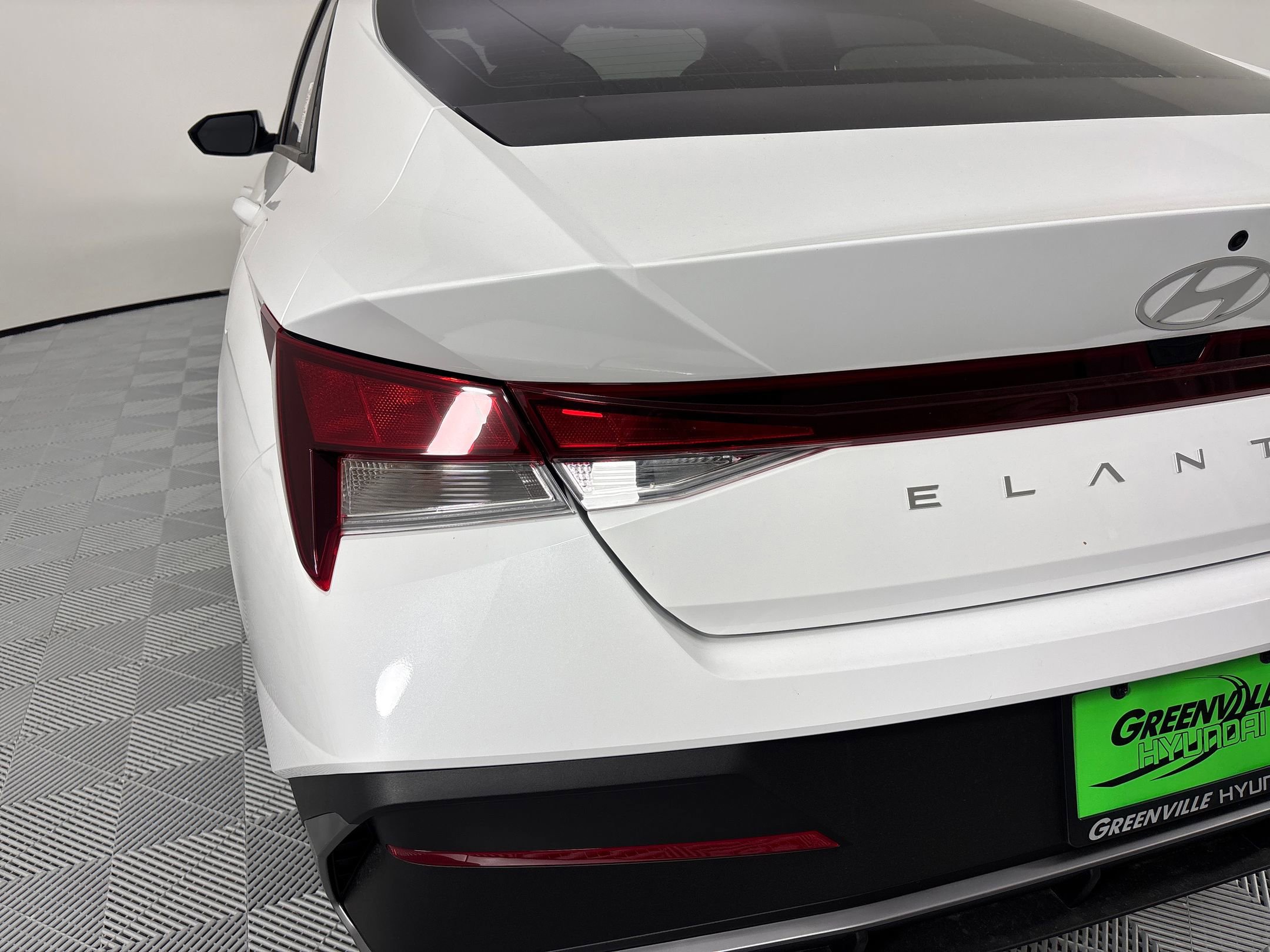 2025 Hyundai Elantra SE photo 13