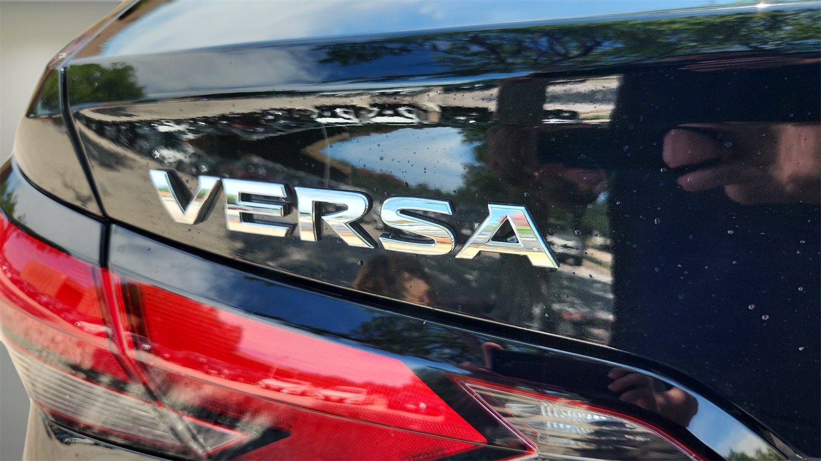 2025 Nissan Versa SV photo 20