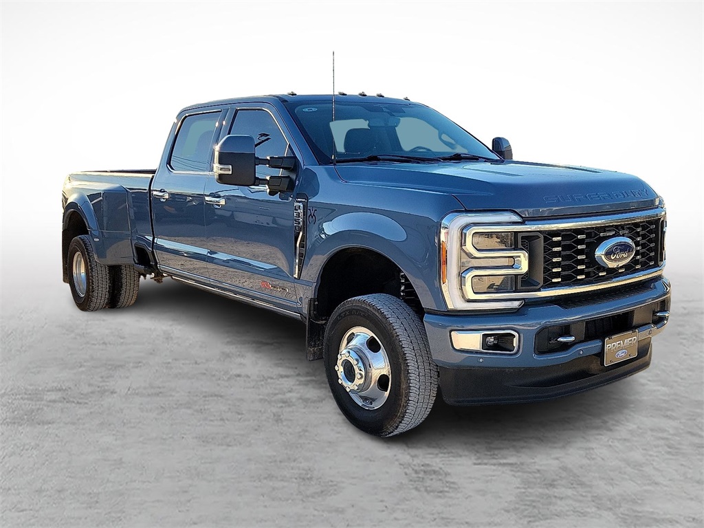 2023 Ford F-350 Super Duty Limited's photo