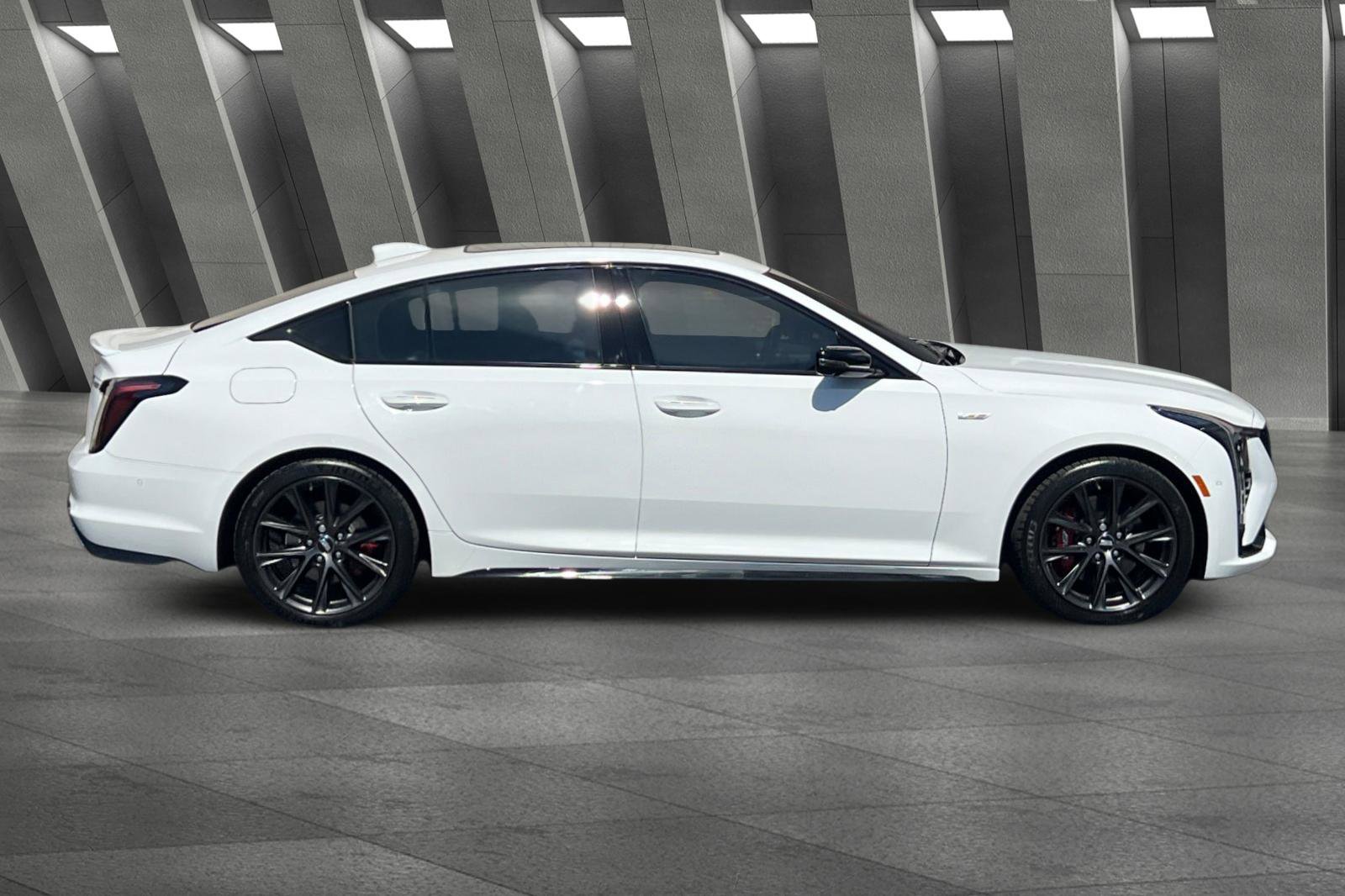 2025 Cadillac CT5 V photo 2