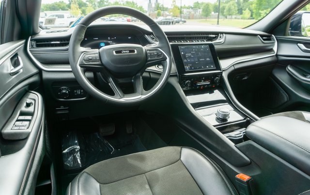 2023 Jeep Grand Cherokee Altitude photo 7