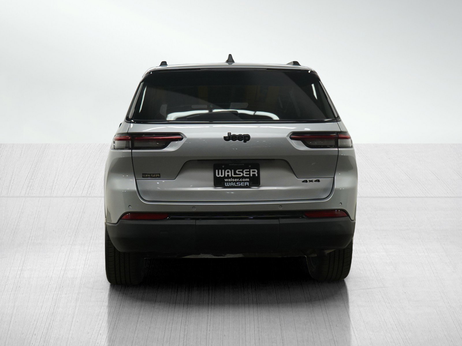 2023 Jeep Grand Cherokee Laredo Altitude photo 2