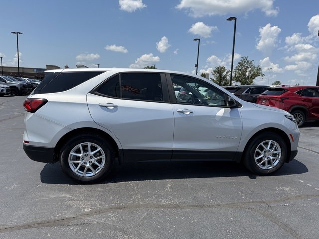 2022 Chevrolet Equinox LS photo 4