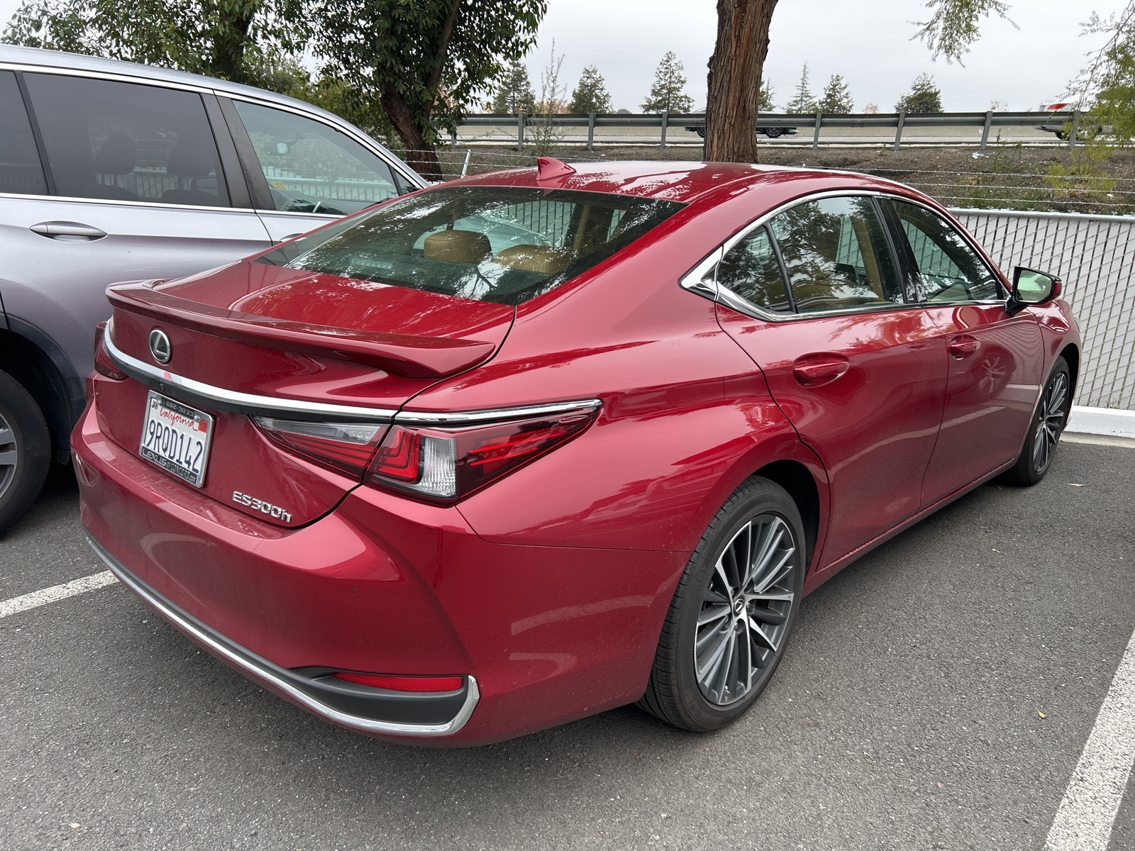 2025 Lexus ES 300h Premium photo 3