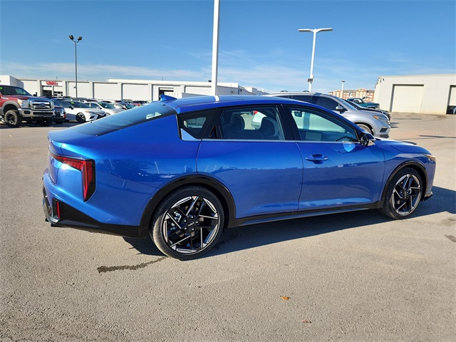 2025 Kia K4 GT-Line photo 2