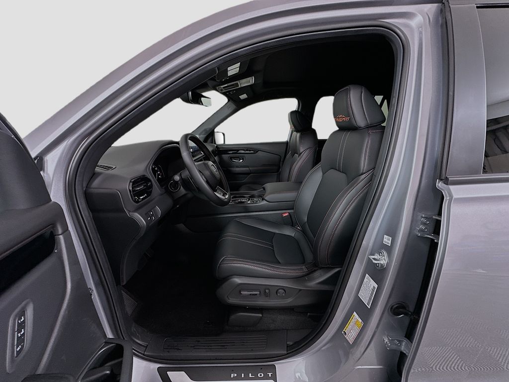 2025 Honda Pilot TrailSport photo 14