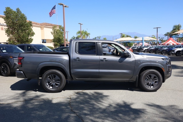2026 Nissan Frontier Crew Cab SV photo 3