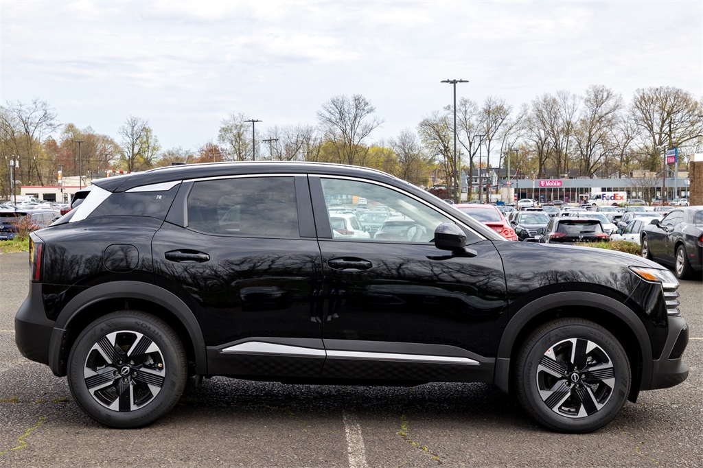 2025 Nissan Kicks SV photo 4