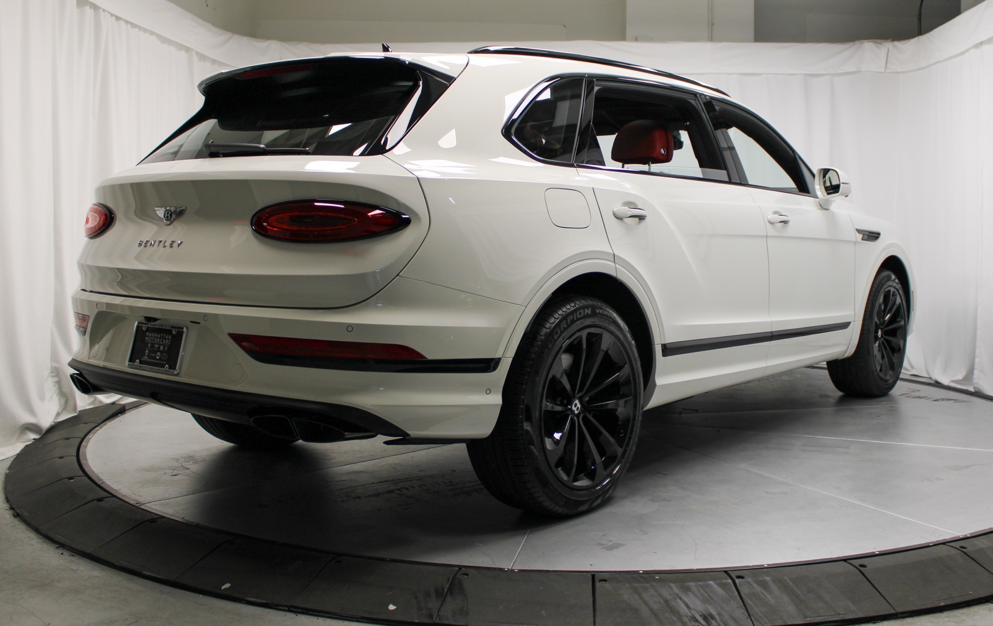 2024 Bentley Bentayga EWB photo 5
