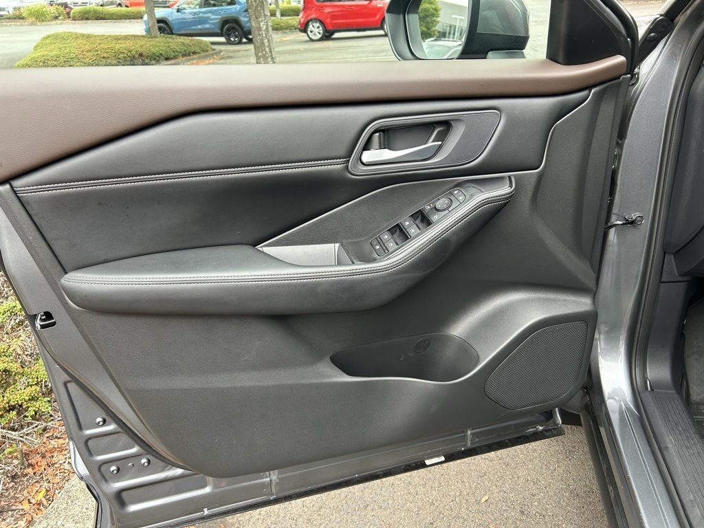 2023 Nissan Rogue SV photo 9
