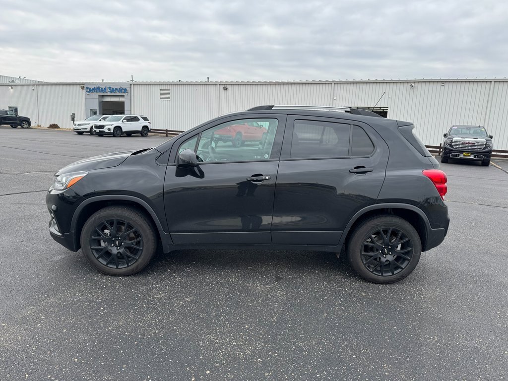 2022 Chevrolet Trax LT photo 2