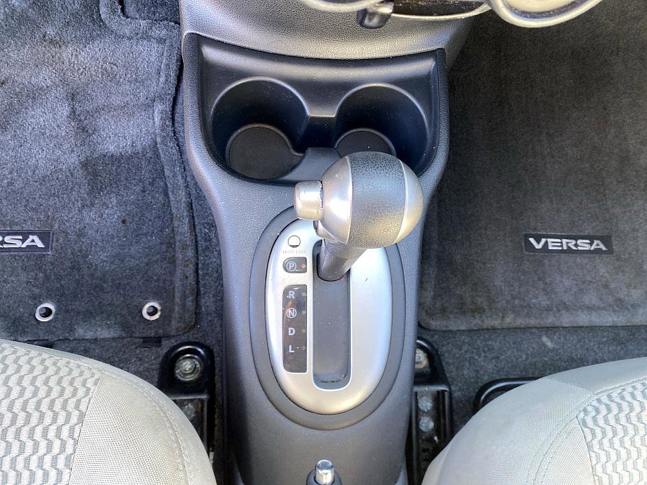 2014 Nissan Versa Note SV photo 10