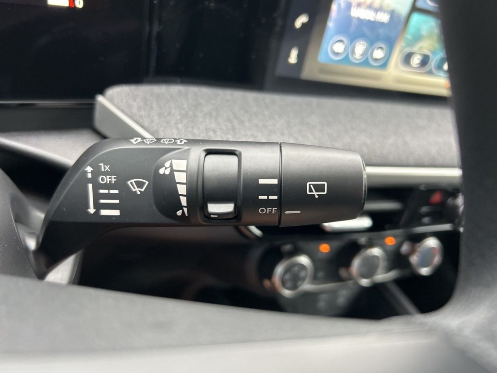 2025 Nissan Kicks SV photo 20