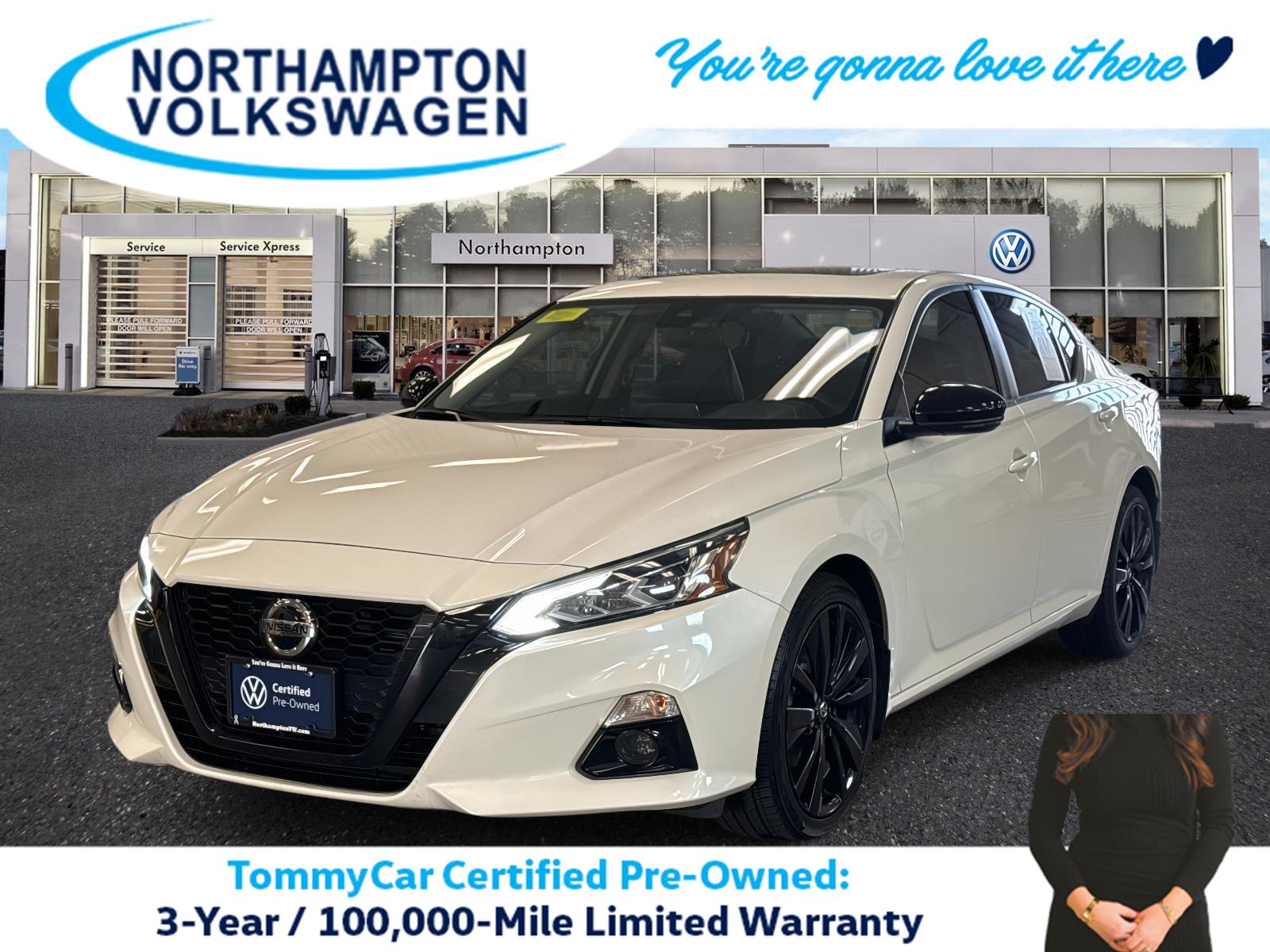 2022 Nissan Altima SR's photo