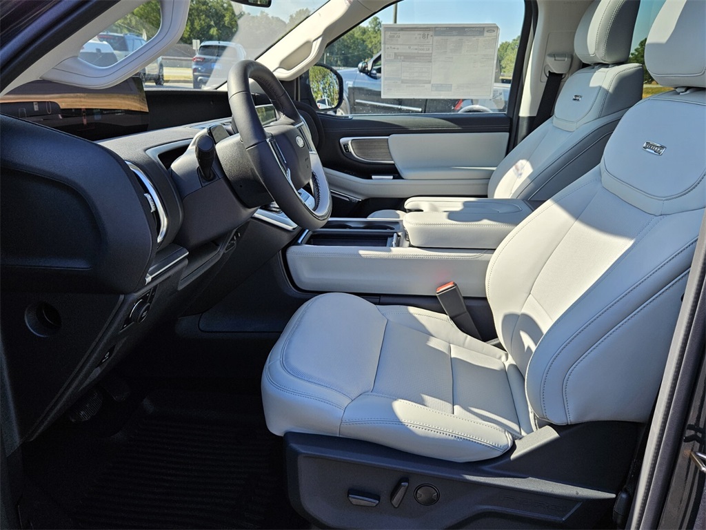 2025 Ford Expedition Platinum photo 4