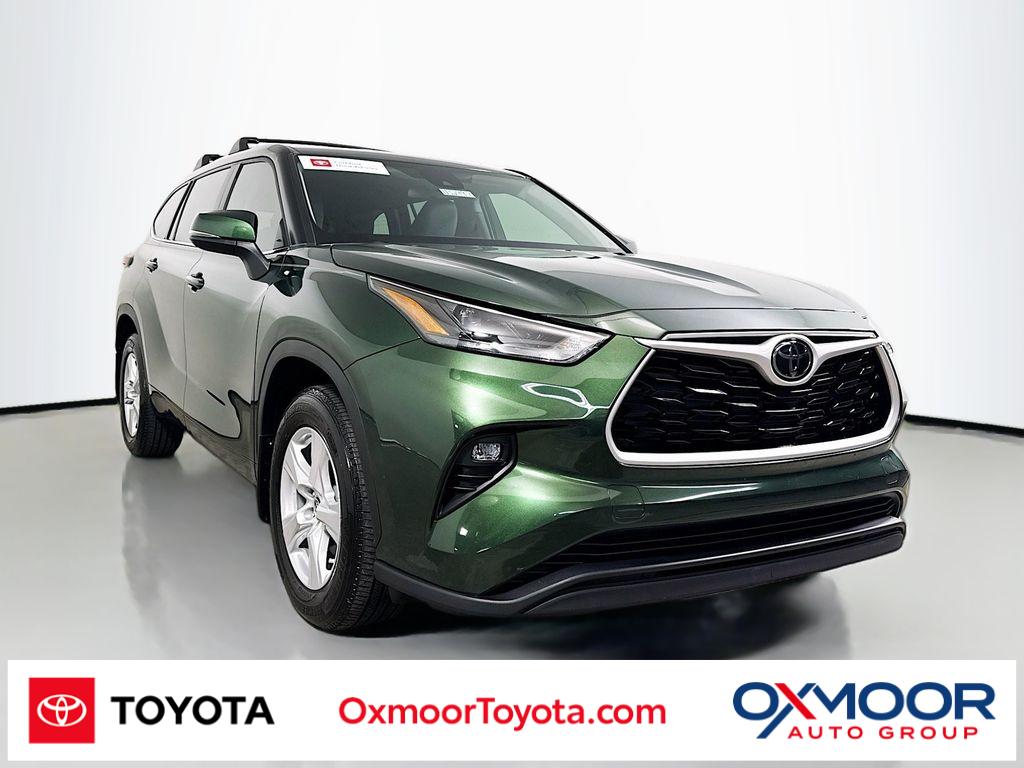 2024 Toyota Highlander LE's photo