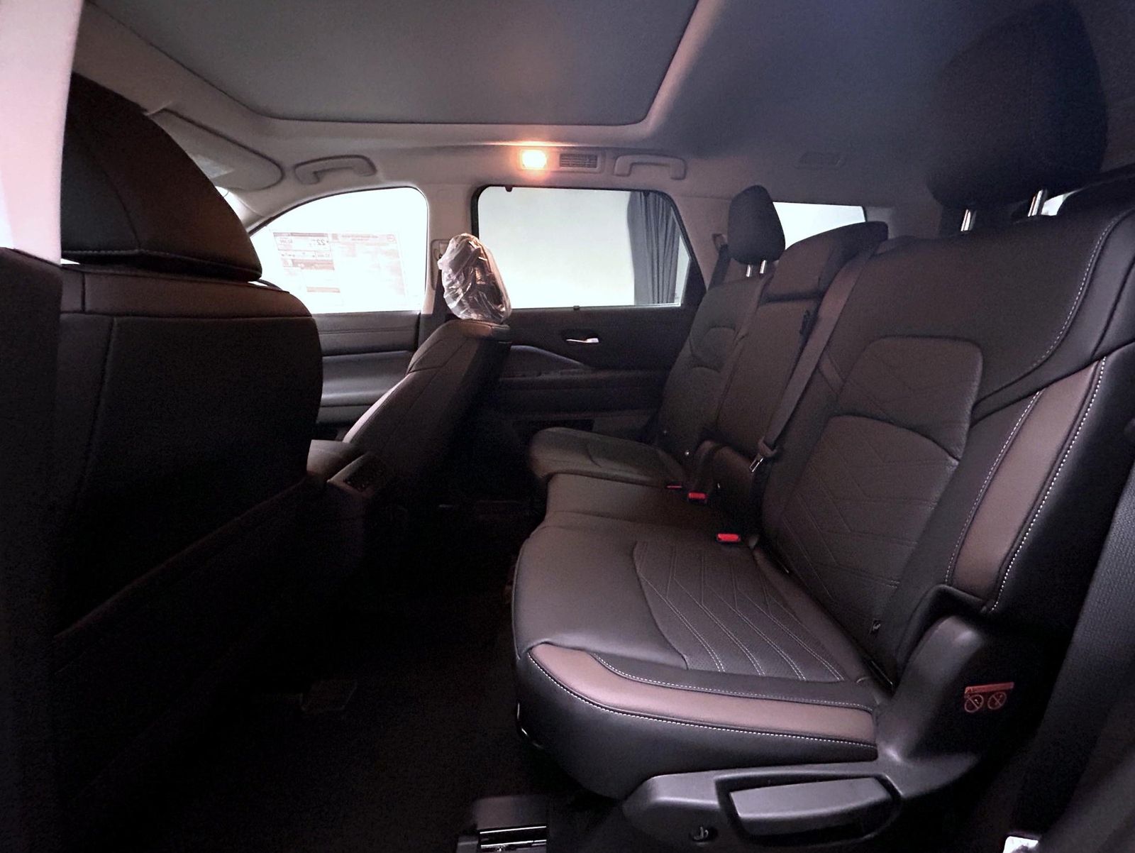2025 Nissan Pathfinder Platinum photo 11