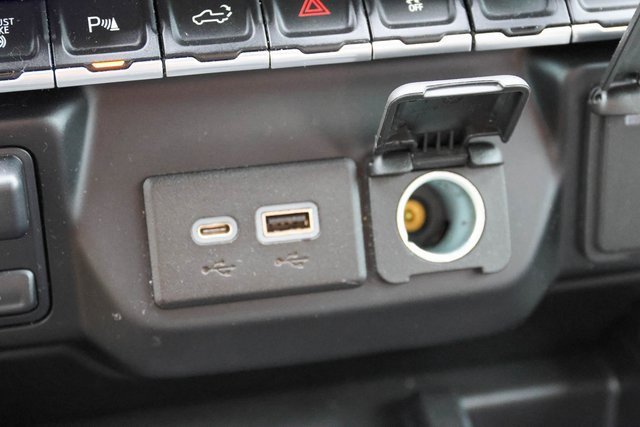 2022 Chevrolet Silverado 3500HD High Country photo 26