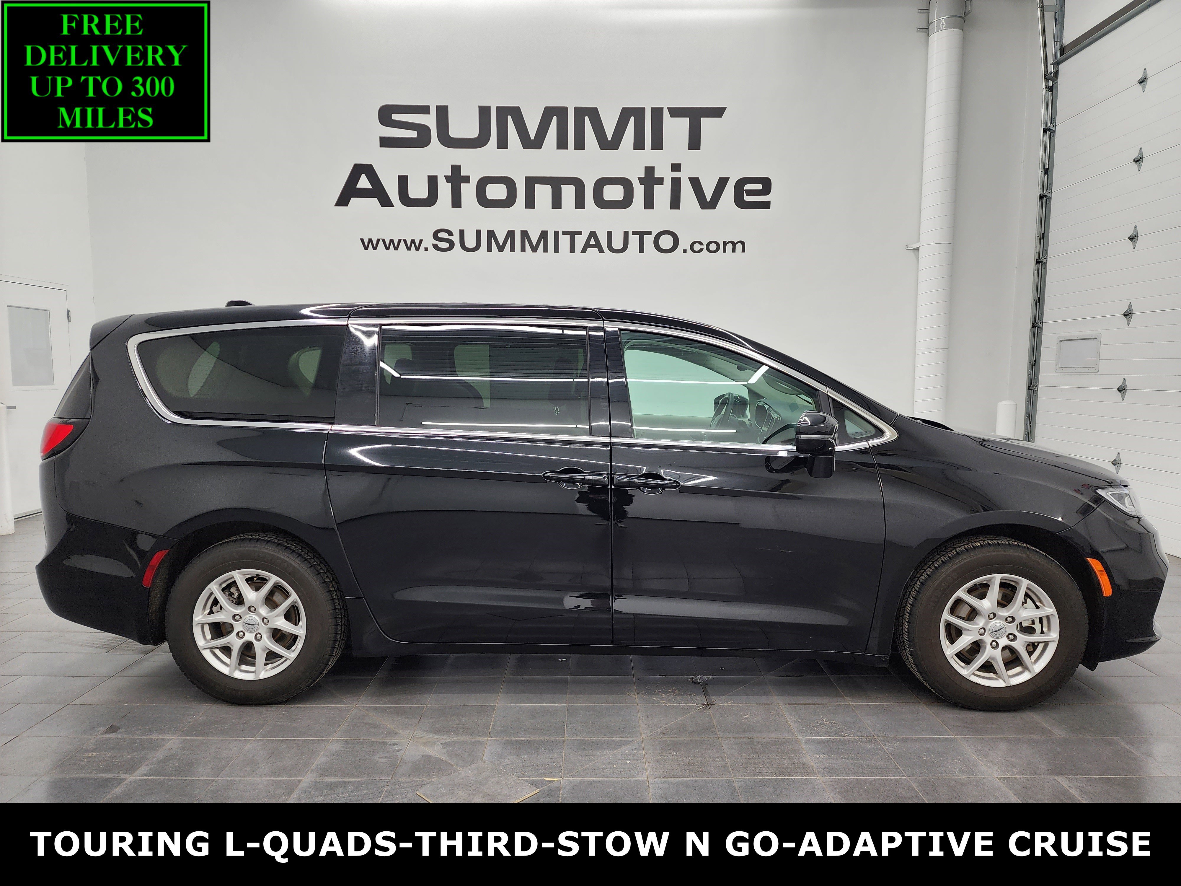 2024 Chrysler Pacifica Touring L's photo