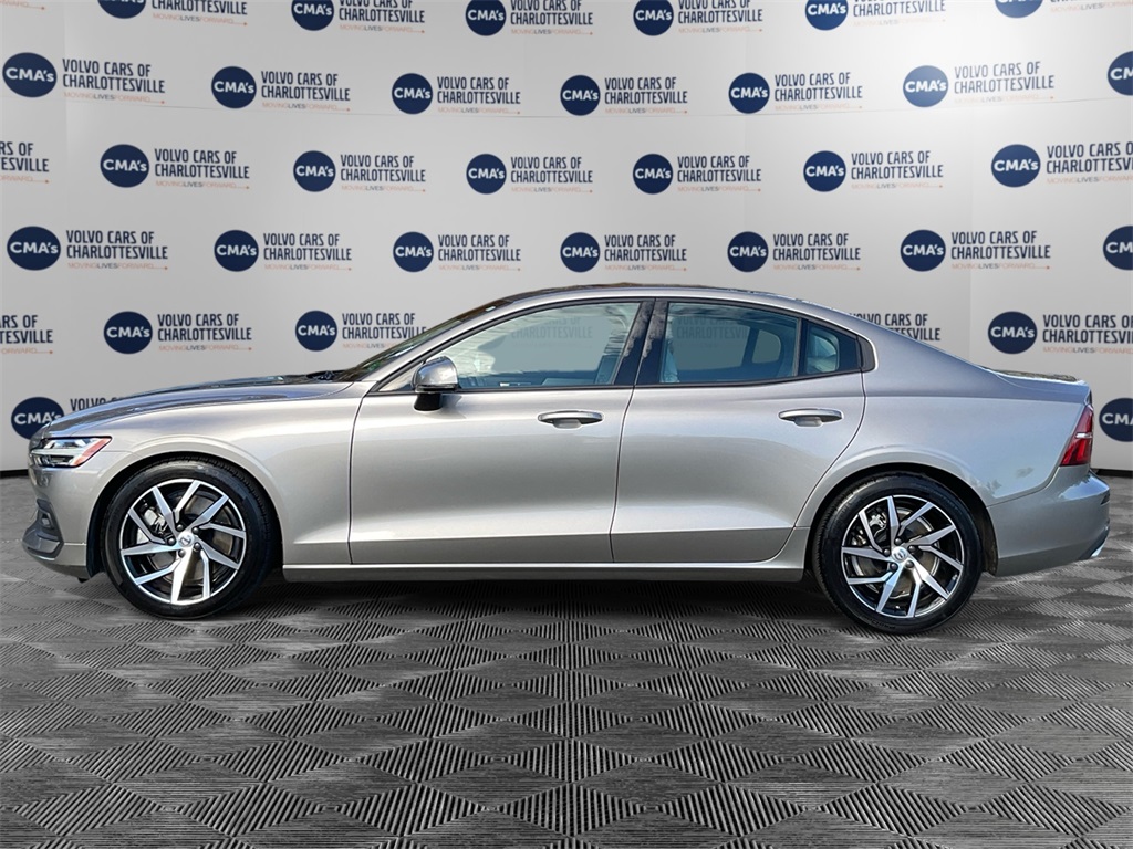 2019 Volvo S60 T6 Momentum photo 2