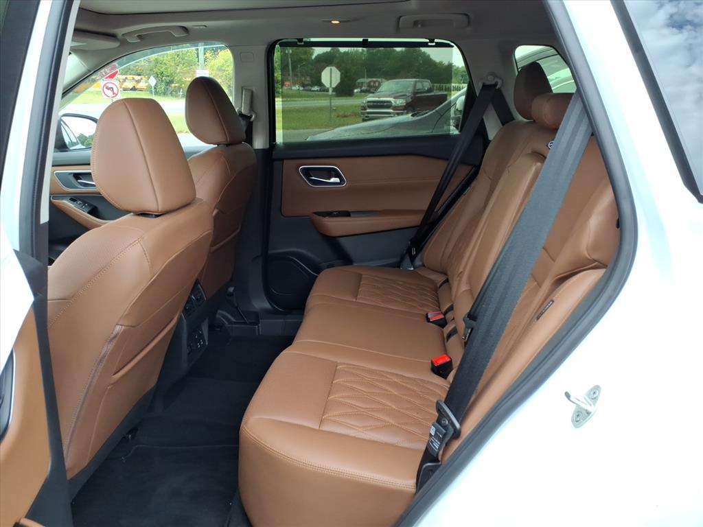 2024 Nissan Rogue Platinum photo 5