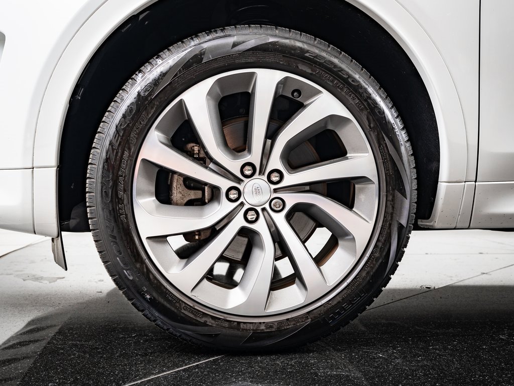 2022 Land Rover Discovery Sport SE R-Dynamic photo 13
