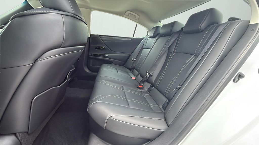 2025 Lexus ES 300h Luxury photo 15