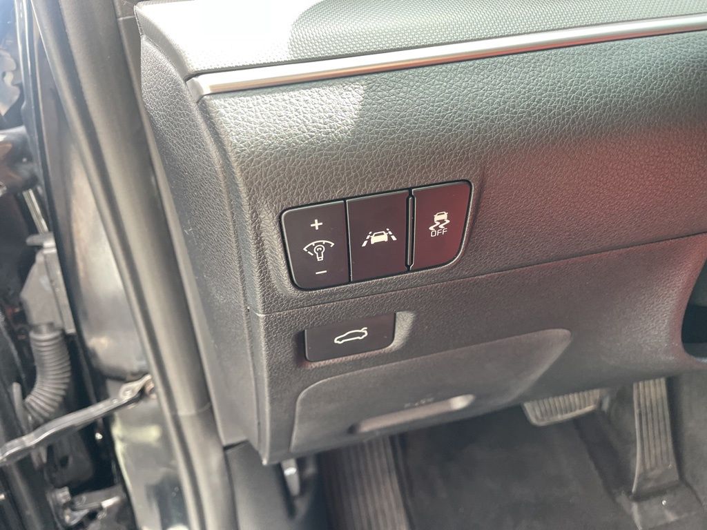 2022 Kia K5 GT-Line photo 17