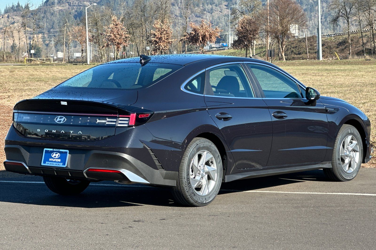 2025 Hyundai Sonata SE photo 3