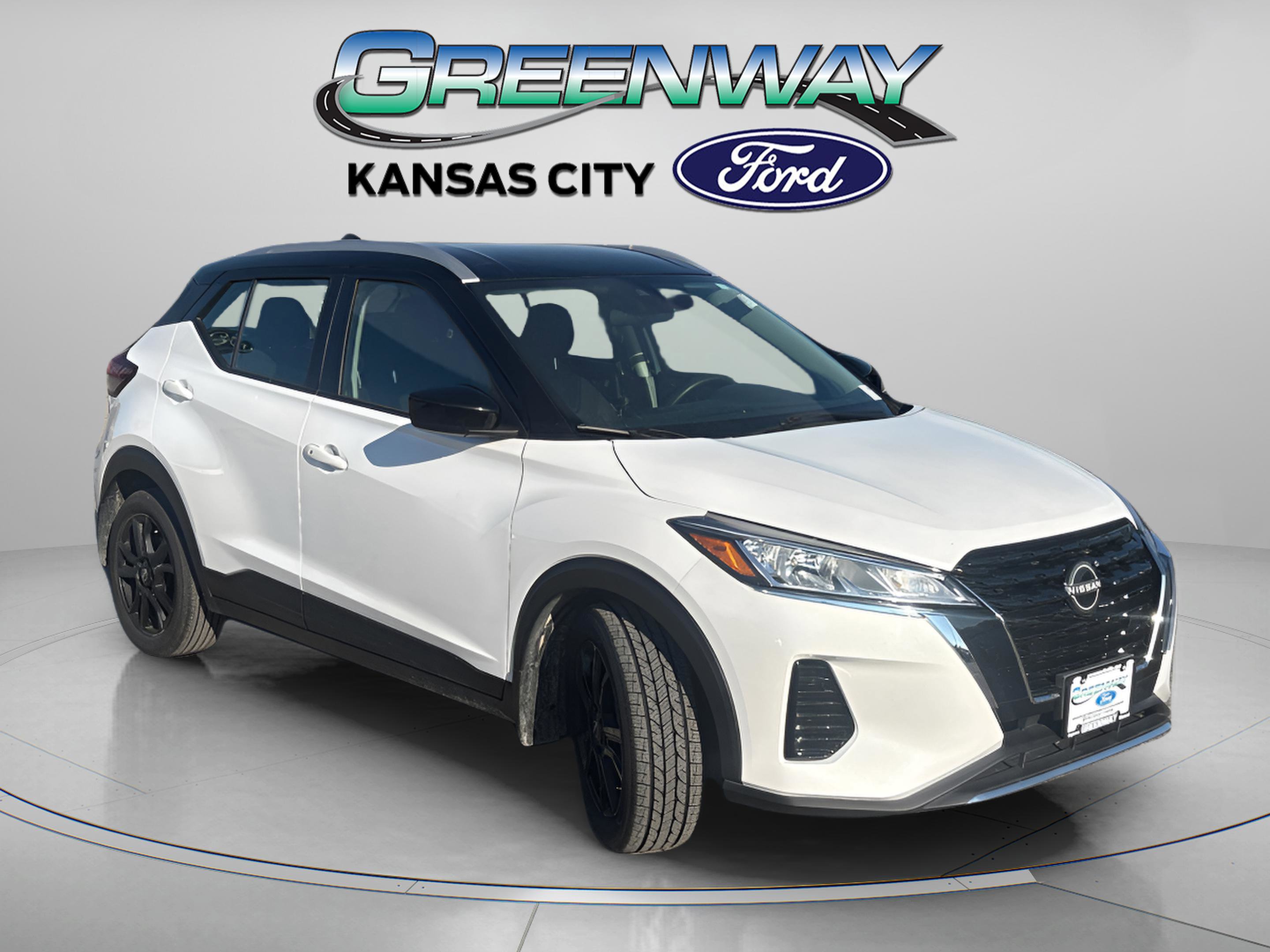 2023 Nissan Kicks SV's photo