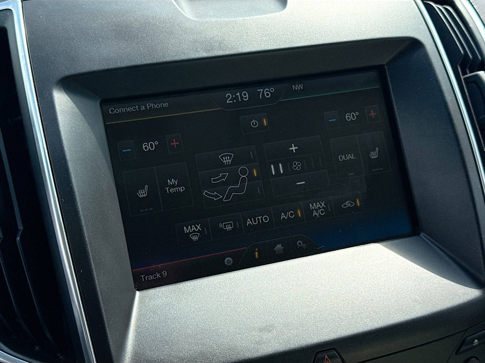 2015 Ford Edge Titanium photo 14